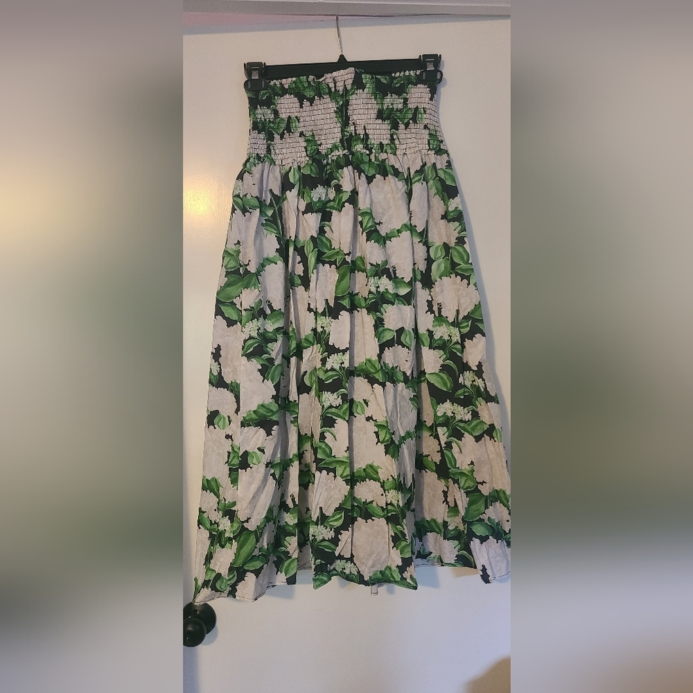 Chic Floral A-Line Skirt in Green and White